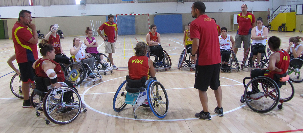 Abraham Carrión analiza a sus 10 jugadoras antes del Europeo B de Atri