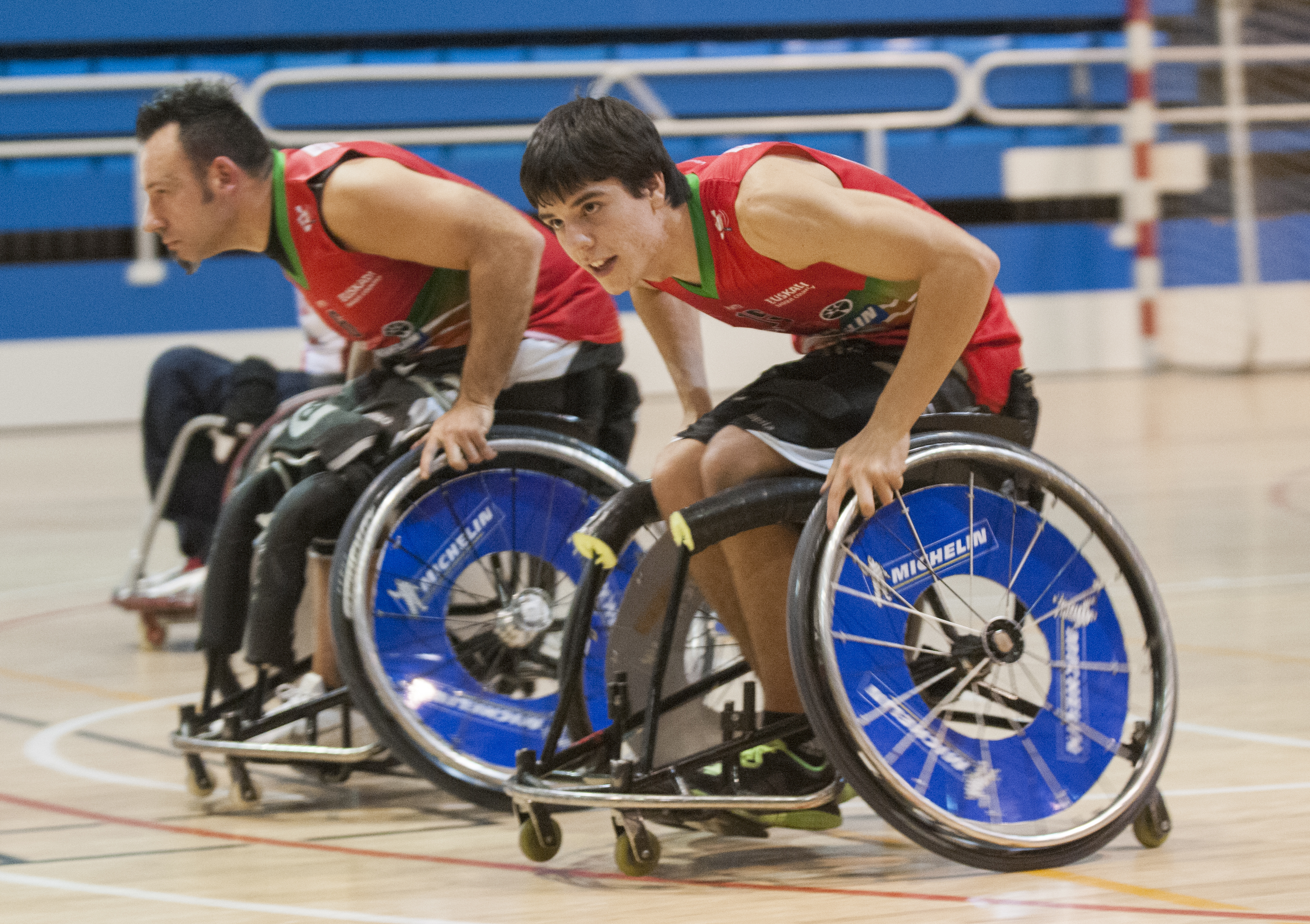 El Caja Vital Zuzenak se hace con el liderato tras vencer al CAI Zaragoza